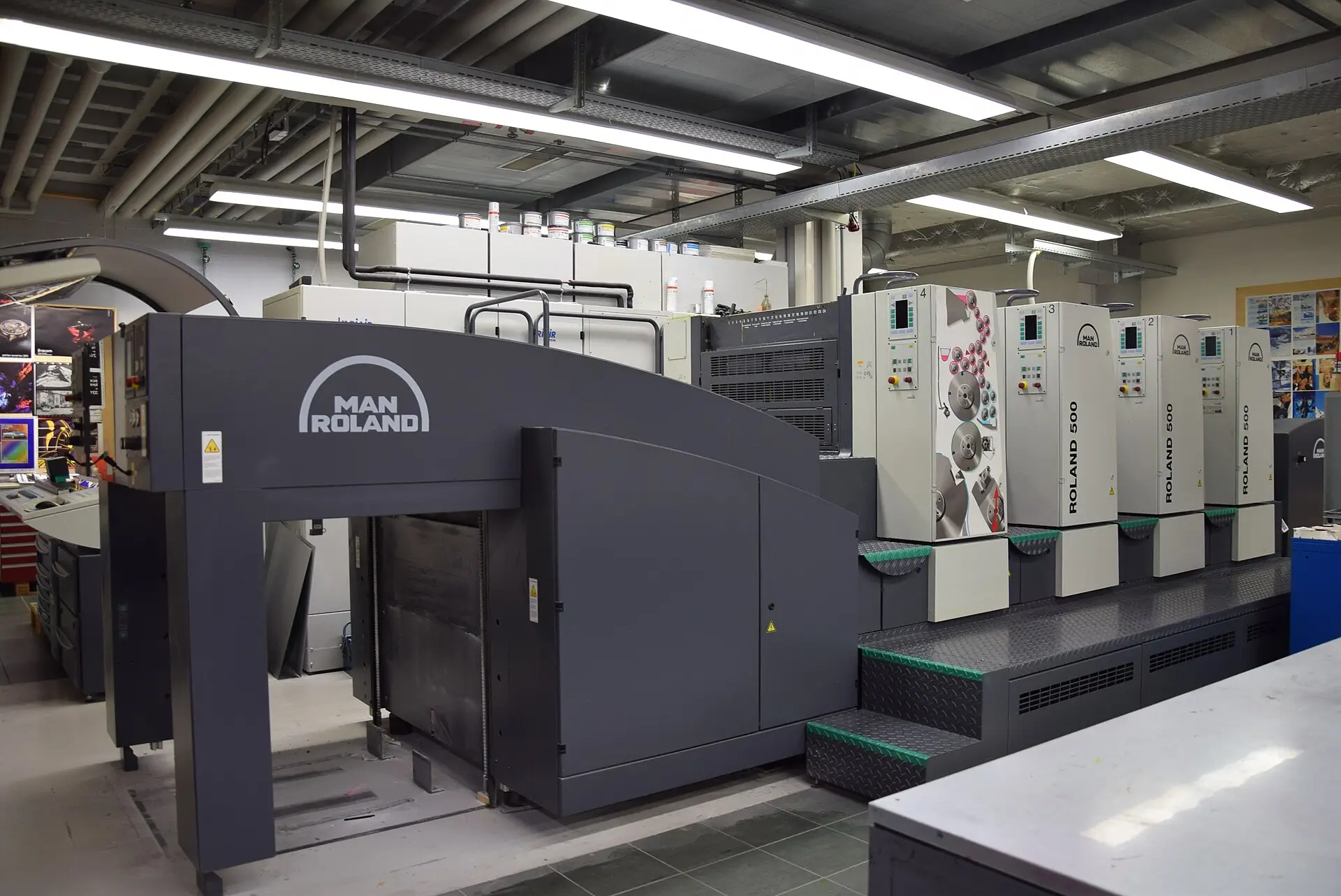 Four-colour offset printing press in production
